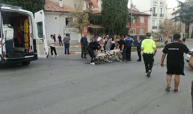 Isparta'da hafif ticari araçla motosiklet çarpıştı: 1 yaralı