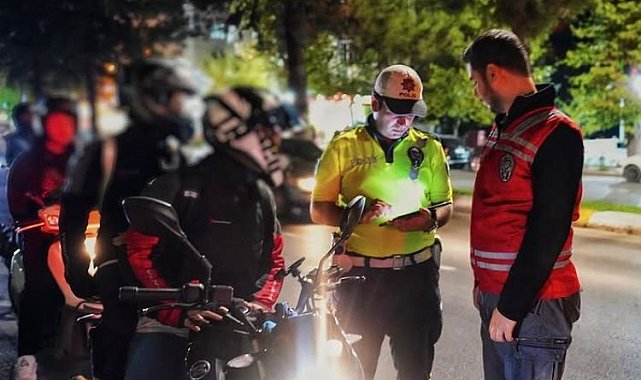 Isparta'da vatandaşların huzurunu bozan araçlar trafikten men edildi