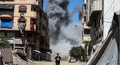 İsrail, Gazze'de yerinden edilmiş Filistinlileri hedef aldı: 62 ölü