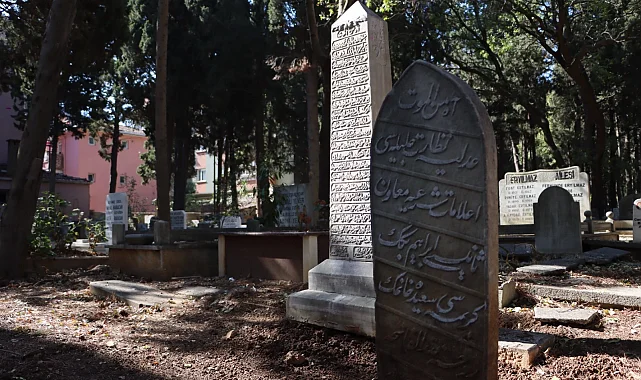 İstanbul Maltepe Mezarlığı'nda tarih gün yüzüne çıkıyor