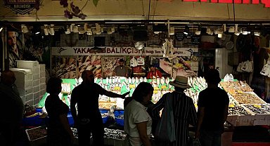 İstanbul'da balık sezonu hamsi ve istavrit bolluğuyla başladı