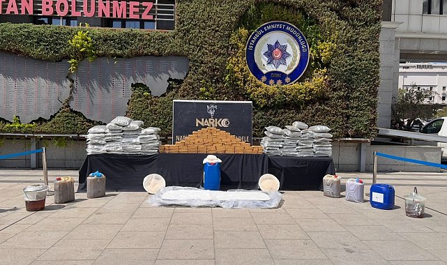 İstanbul'da ele geçirilen uyuşturucu emniyette sergilendi