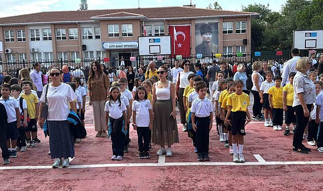 İstanbul'da ilk ders zili çaldı