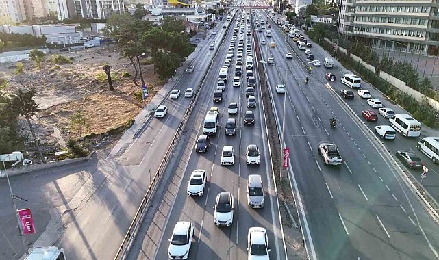 İstanbul'da iş çıkışı trafiği dron ile görüntülendi
