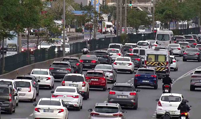 İstanbul'da sabahın ilk saatlerinde trafik yoğunluğu: Yüzde 63'e ulaştı