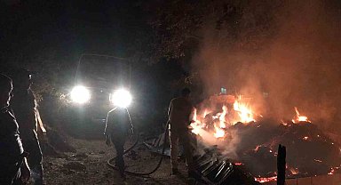 İvrindi'de hayvan damı yandı