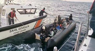 İzmir açıklarında iki operasyon: 32 düzensiz göçmen yakalandı, 35 göçmen kurtarıldı