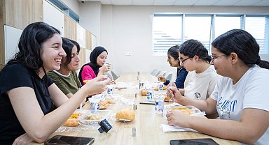 İzmir Büyükşehir'den üniversitelilere barınma desteği: Bu yıl da zam yok