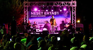 İzmir Karabağlar'da Neşet Ertaş türküleriyle anıldı