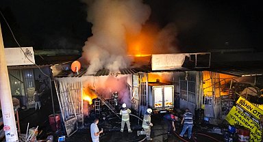 İzmir Kemalpaşa'da sanayi sitesindeki yangın kontrol altında