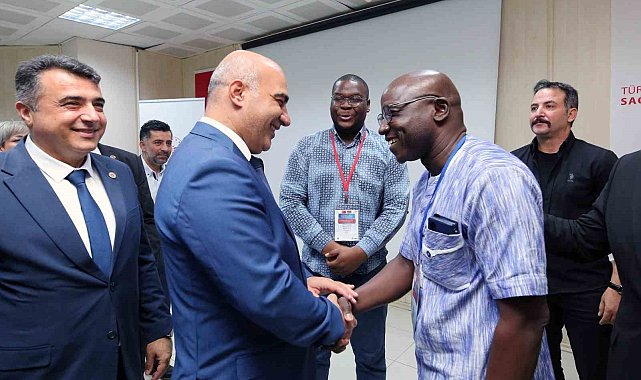 İzmir'de Burkina Fasolu sağlıkçılar sertifikalarını aldı