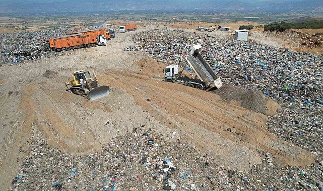 İzmir'de çöp krizi zirvede: Jandarmadan suçüstü operasyonu