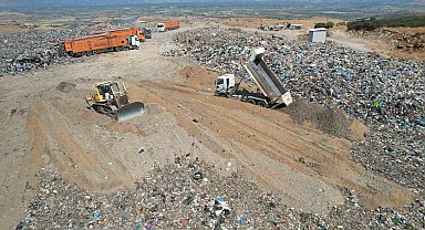 İzmir'de çöp krizi zirvede: Jandarmadan suçüstü operasyonu