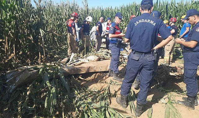 İzmir'de eğitim uçağı düştü: 1 pilot hayatını kaybetti