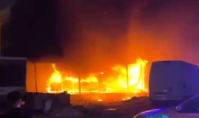 İzmir'de mobilya fabrikasında korkutan yangın