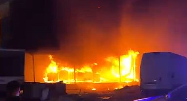 İzmir'de mobilya fabrikasında korkutan yangın