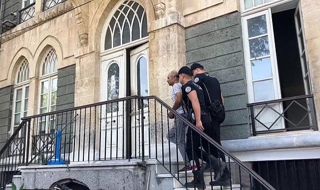 İzmir'de yunuslardan firari avı