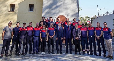 İzmir'de Başkan Tugay'dan itfaiye personeline ziyaret