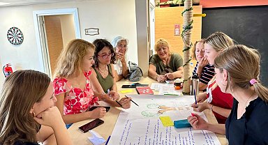 İzmir'de gençler ve çınarlar geleceği birlikte tasarladılar