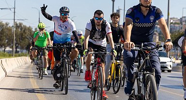 İzmir'de sağlıklı yaşama ve temiz çevreye pedalladılar