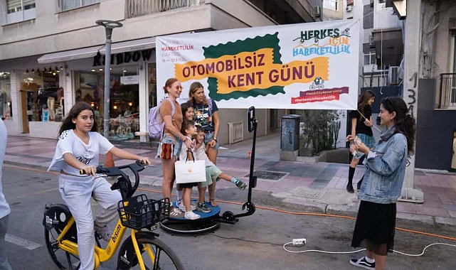 İzmir'de yayalardan 'Otomobilsiz Kent Günü' keyfi