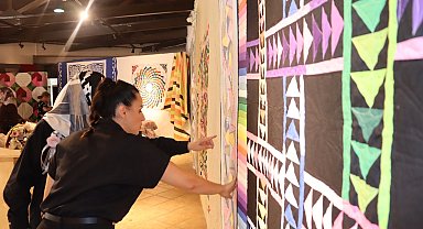 İzmit'te 'Kumaşların Aşkı' sergisi 41 eserle açıldı