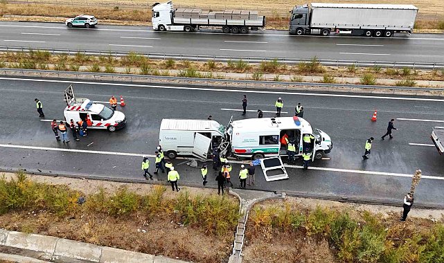 Jandarma aracına minibüs çarptı: 2 jandarma şehit, 1 vatandaş hayatını kaybetti