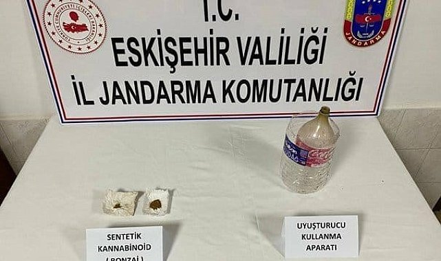 Jandarma Eskişehir'e uyuşturucu getiren 2 şüpheliyi yakaladı