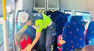 Jandarma okul servis araçlarını denetledi