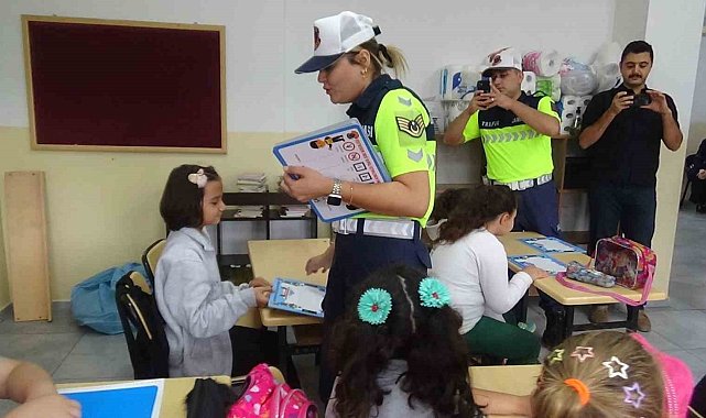 Jandarma sınıf sınıf gezdi, minikleri bilgilendirdi