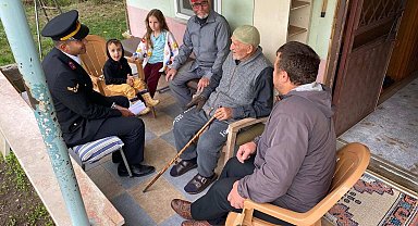 Jandarmadan şehit kabrine ve ailesine ziyaret