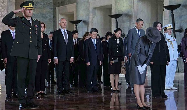 Japonya Prensesi Akiko Anıtkabir'i ziyaret etti