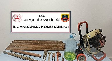 Kaçak kazı yapan 2 kişiye jandarmadan suçüstü
