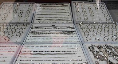 Kadınlar altını, erkekler gümüşü tercih ediyor