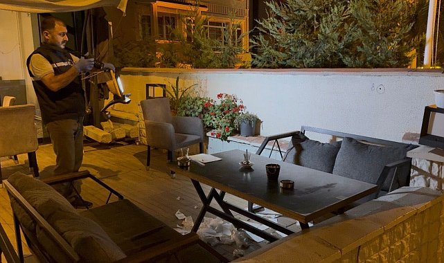 Kafeye silahlı saldırı kamerada