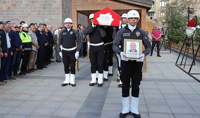 Kalp krizi geçiren polis memuru hayatını kaybetti