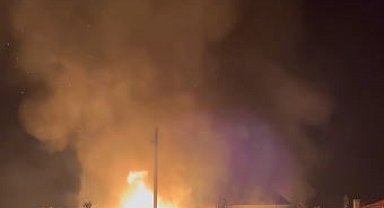 Kamelyadan evin çatısına sıçrayan yangın paniğe neden oldu