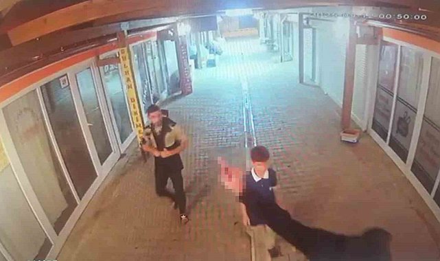 Kameralara el hareketi çeken 'pişkin' hırsız Türk polisinden kaçamadı