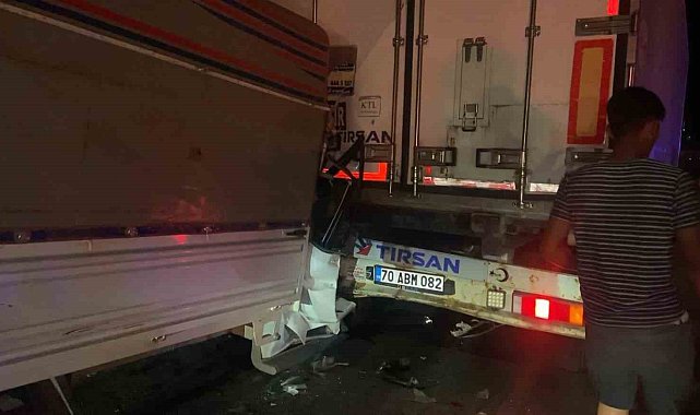 Kamyonet tıra arkadan çarptı: 1 ölü
