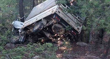 Kamyonet uçuruma yuvarlandı: 1 ölü