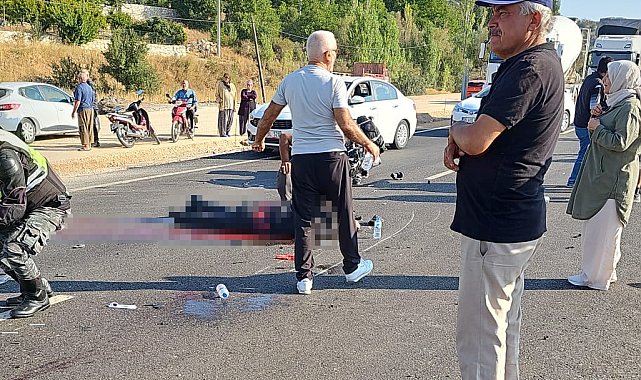 Kamyonete çarpan motosiklet sürücüsü hastanede kurtarılamadı