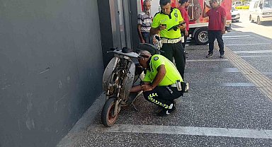 Kamyonetin aynasına çarpan elektrikli bisiklet sürücüsü yaralandı