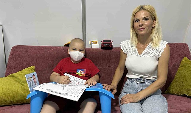 Kansere karşı verdiği mücadeleyi yarım bırakarak evladının kanserle mücadelesine ortak olan anne, yaptığıyla gönülleri fethetti