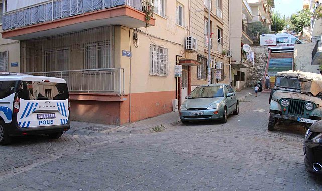 Kapının önüne koyulan çöp, ekipleri harekete geçirdi