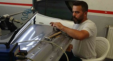 Kaporta ustası torpil ve balonla göçük düzeltiyor