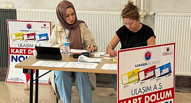 Karabük Belediyesi, öğrenciler için kampüs ve yurtlarda ulaşım stantları kurdu