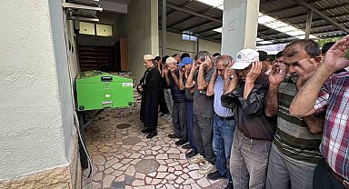 Karabük'te bıçaklı kavgada ölen genç son yolculuğuna uğurlandı