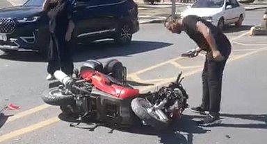 Karabük'te otomobille çarpışan motosikletli yaralandı