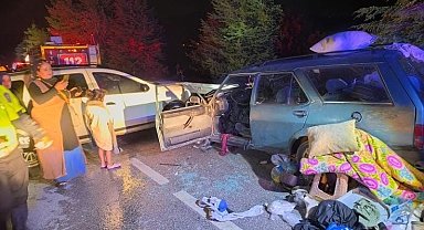 Karabük'te otomobiller çarpıştı: 2'si çocuk 6 yaralı