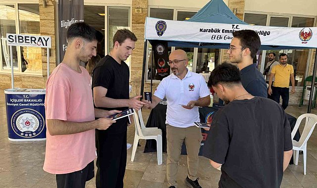 Karabük'te polisler üniversite öğrencilerini bilgilendiriyor